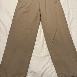 ALO Yoga women’s accolade straight let sweatpants - gravel